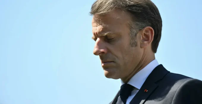 Fransa’da muhalefetten Macron’a azil tehdidi: Güvenoyu krizi derinleşiyor