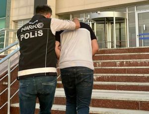Kars Emniyet Müdürlüğü 8 yıl 4 ay hapis cezalı şahısı yakaladı