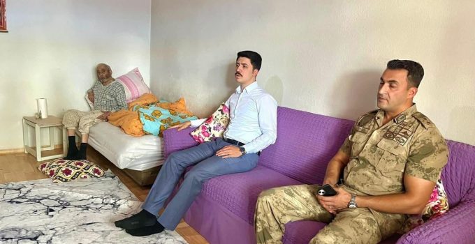 Digor Kaymakamı Kahraman’dan Alem Köyü’ndeki şehit ailesine ziyaret