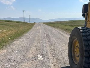 Susuz’da Köy Yollarında kumlama çalışması başarıyla tamamlandı