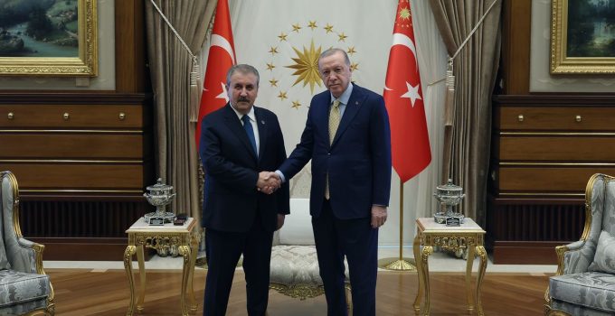 Cumhurbaşkanı Erdoğan, BBP Lideri Destici’yi Külliye’de ağırladı