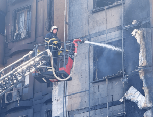 Gaziantep’te 5 katlı binada yangın: 15 kişi dumandan etkilendi