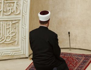 Diyarbakır’da sahte diplomayla 12 yıl imamlık yapan firariye ceza