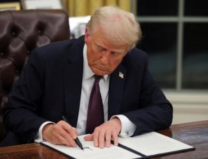 Trump, Çin’e uygulanan yüksek tarifelerin askıya alınma süresini 90 gün uzattı