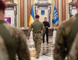 Zelenskiy: “Ukrayna, Hava İndirme Taarruz Kuvvetlerimiz sayesinde ayakta duruyor”