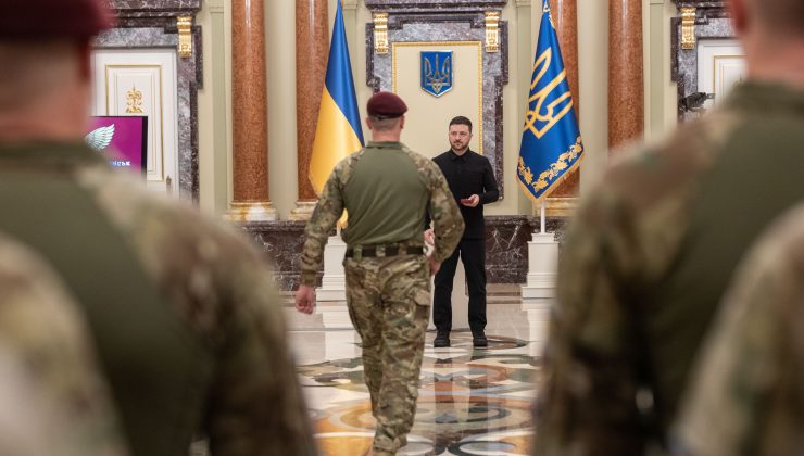 Zelenskiy: “Ukrayna, Hava İndirme Taarruz Kuvvetlerimiz sayesinde ayakta duruyor”